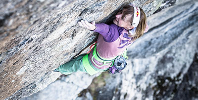 Woman climbing using Edelrid chalk bag